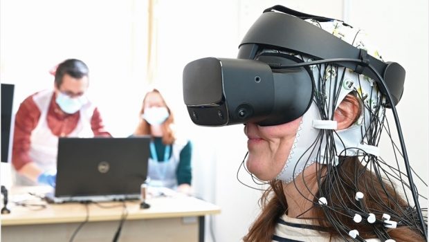 Researchers explore virtual reality technology for treating chronic pain