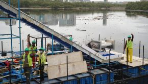 Huhtamaki partners with RiverRecycle and VTT to develop technology to tackle floating river waste. New technology river waste collector now operational on the Mithi River in Mumbai, India