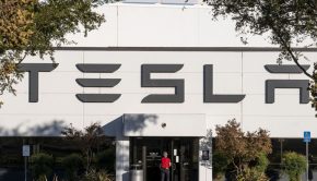 Tesla selloff wipes out $175B after Musk’s stock-sale tweet | Technology News
