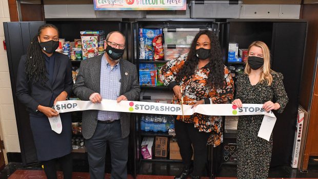 Stop & Shop and Business Technology Early College High School celebrate food pantry opening – QNS.com