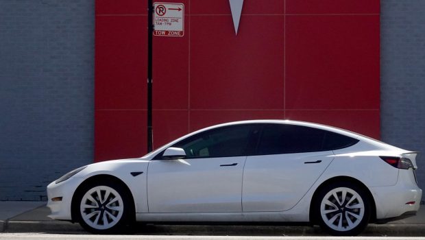 Will Tesla Buyers Pay More for New Technology? One Analyst Isn't So Sure.