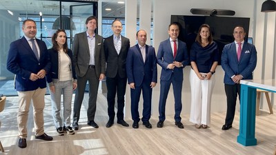 Appian Founder and CEO Matt Calkins and Víctor Ayllón, Vice President of Automation at Appian, delegates from the Regional Government, the Seville City Hall and the Cartuja Science and Technology Park, and other leaders at the Appian Seville office opening ceremony.