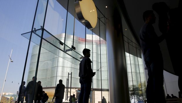 Apple looks beyond ‘iPhone factory’ China as dalliance sours | Technology