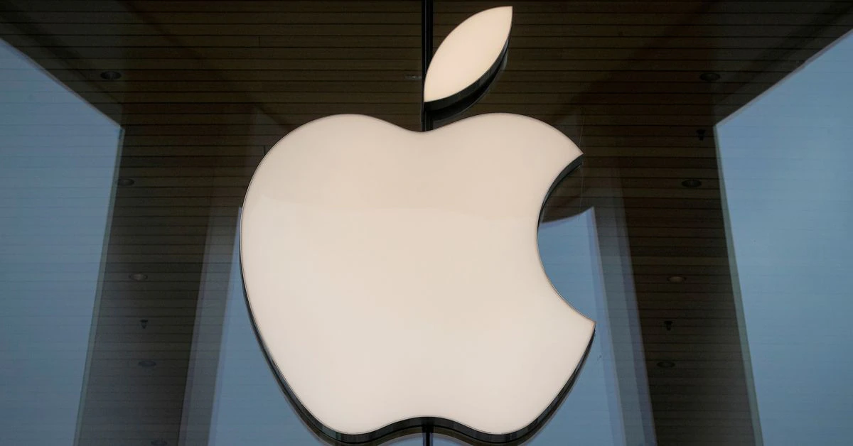 EXCLUSIVE Apple to face EU antitrust charge over NFC chip - sources