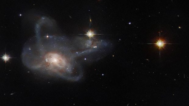Hubble captures a galactic gem: Image of a beautiful galaxy merger