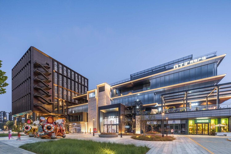 Liugong Hui Mall / CCTN Design + BEIJING SHOUGANG INTERNATIONAL ENGINEERING TECHNOLOGY - More Images