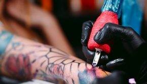 Microneedle technology for low-cost, painless, and bloodless tattoos