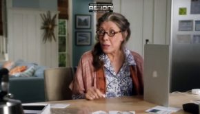 Old people using a computer - Grace and Frankie Extract