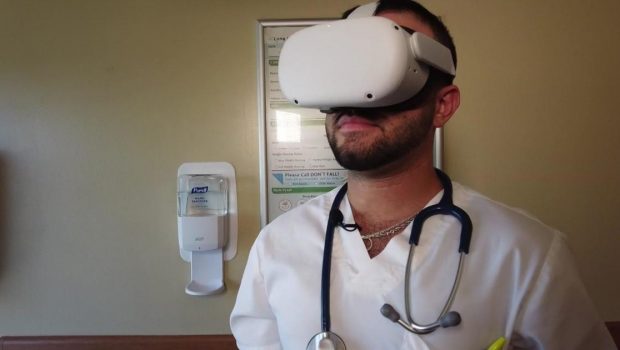 Only on CBS2: Queens hospital uses virtual reality technology to help nurses escape stresses of the job