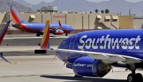 Southwest suffers technology problem for second straight day - The Associated Press