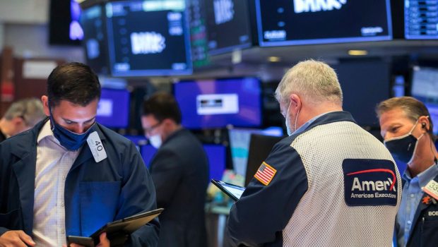 Stock Futures Drop, Led by Retreat in Technology Stocks