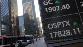 TSX buoyed by gains in technology, commodity stocks
