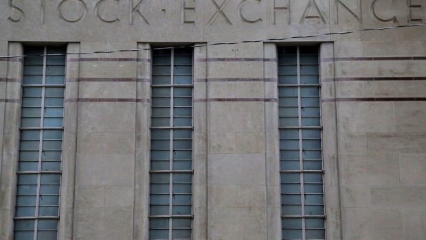 TSX extends gains ahead of Fed minutes, Converge Technology jumps