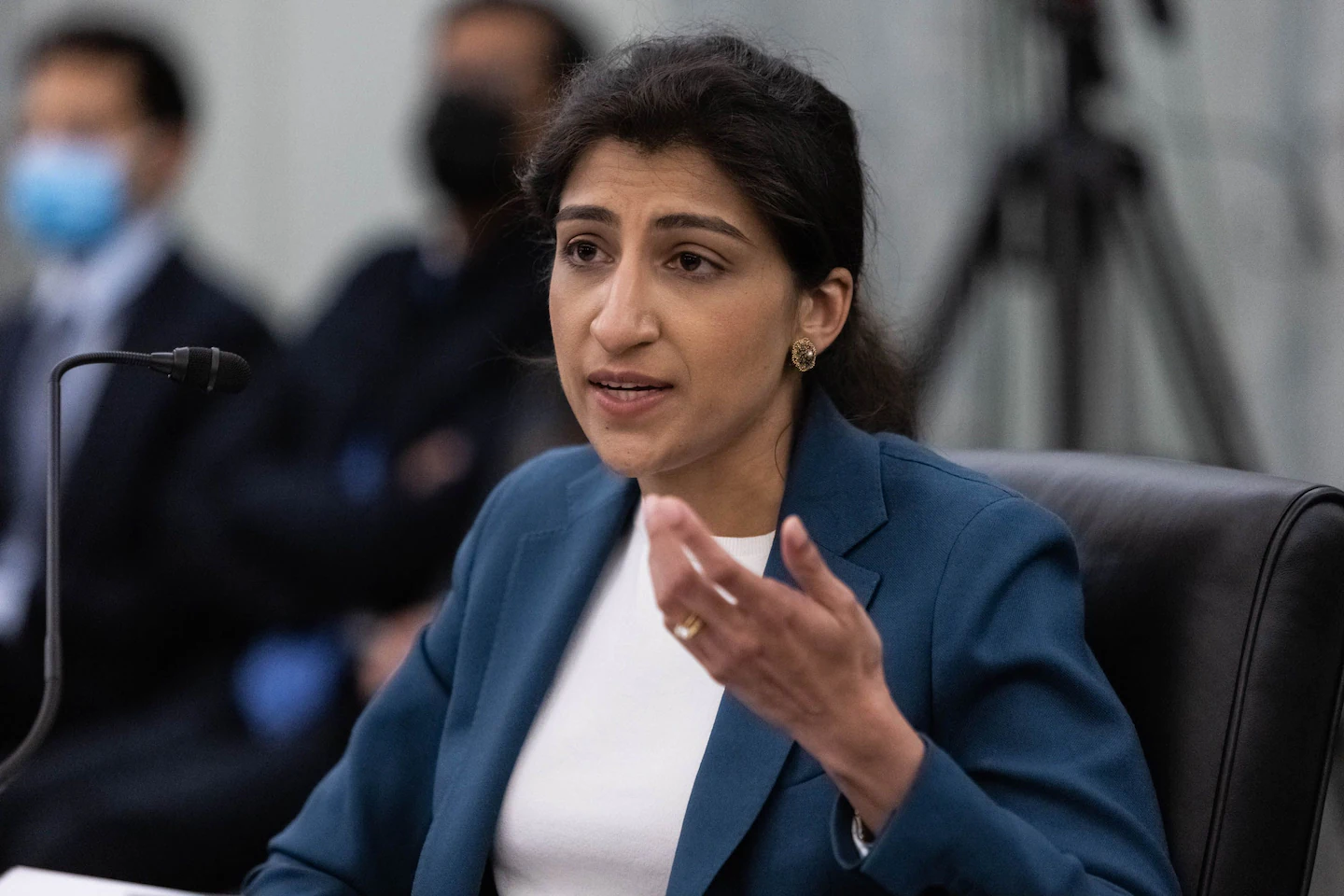 The Technology 202: FTC chair Lina Khan holds open meeting amid early challenges - The Washington Post