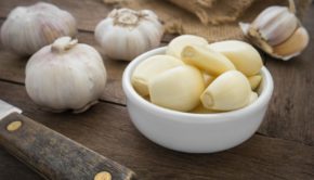 This Garlic Peeling Hack Is Taking the Internet by Storm