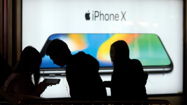 Why 1 In 3 U.S. iPhone Users Aren't Upgrading Their Phones